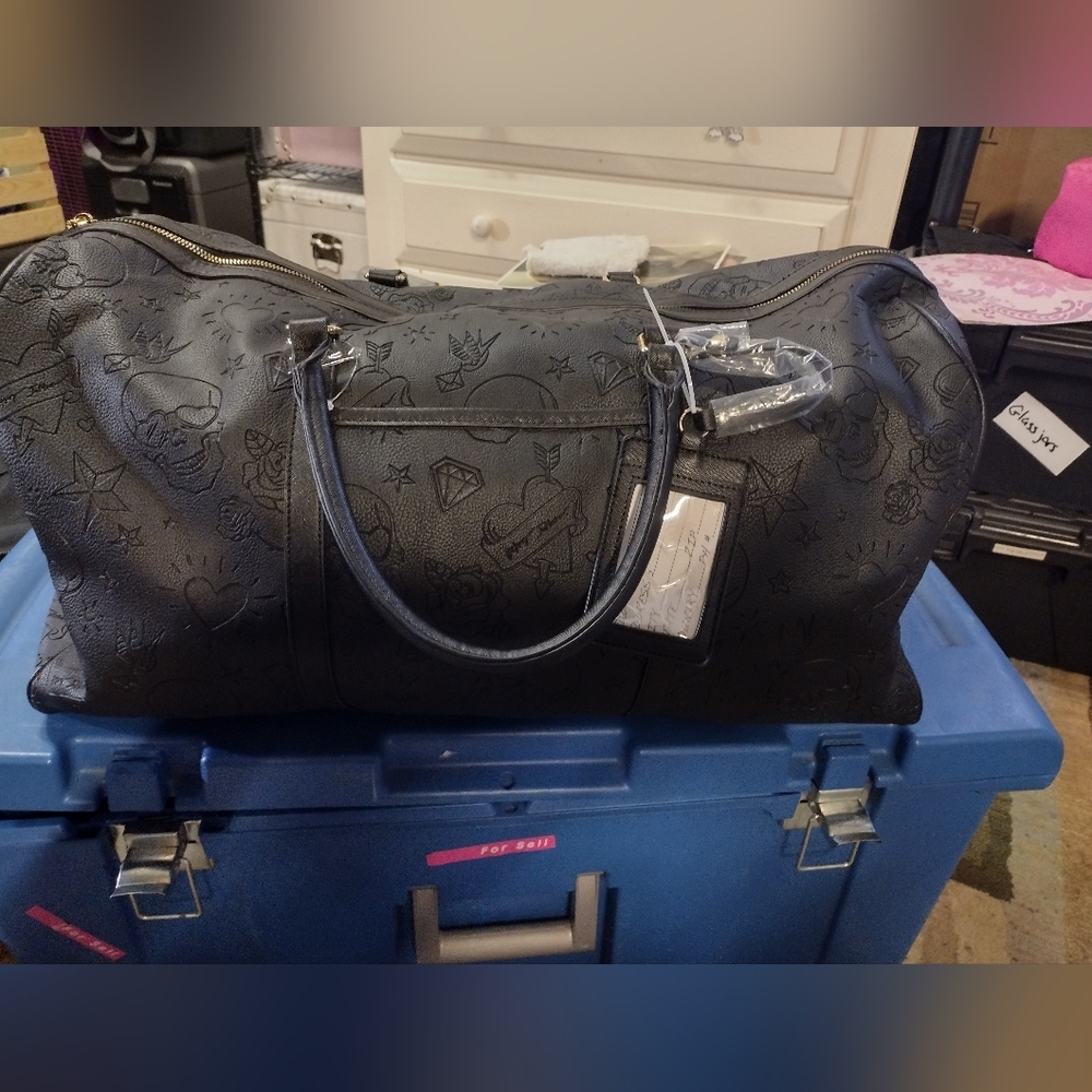 BNWOT Betsy Johnson weekend duffle bag